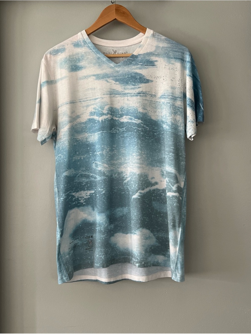 Vintage Marc Eckō Cut & Sew Cloud Print All Over V-Neck T-Shirt Men’s Large